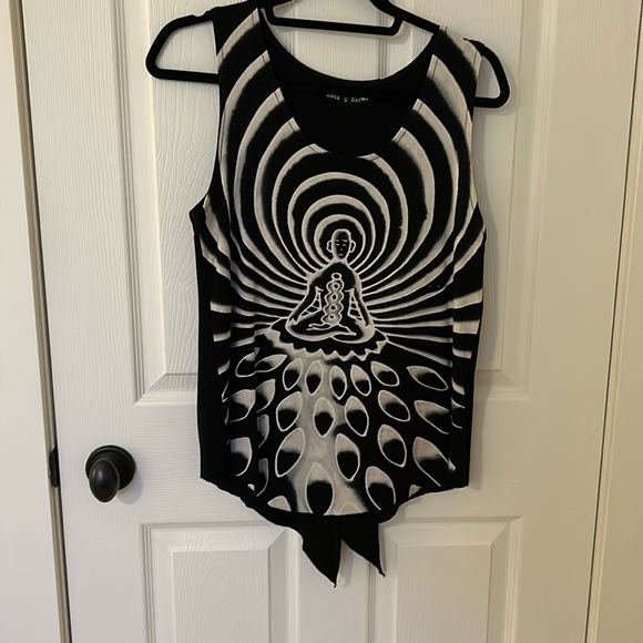 Split back Top - Picture 10 of 12